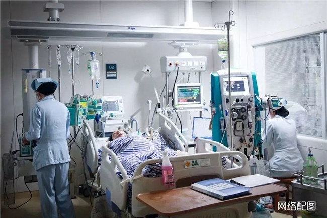 我以前只在电视上见过icu,觉得里边的监护仪器很高科技很高端,但是